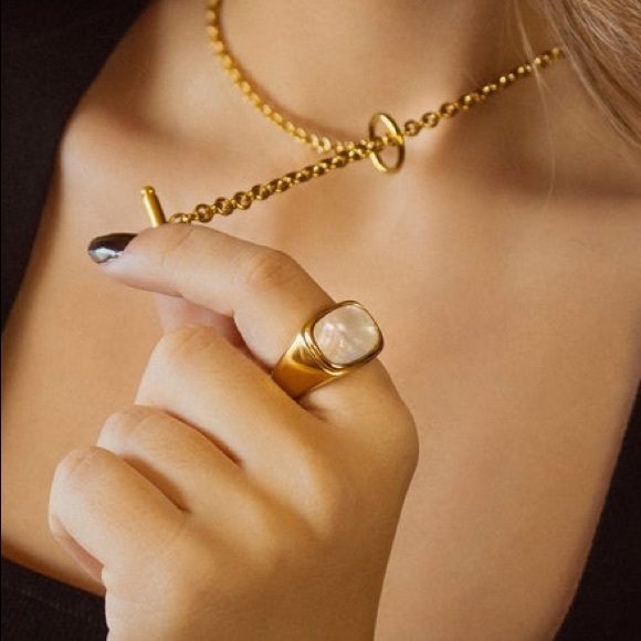 Jewelry - 🌫18K gold plated shell ring